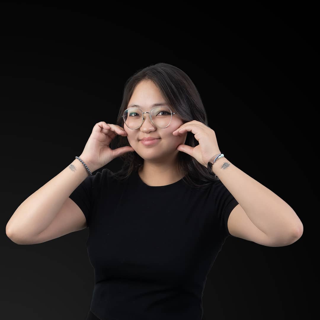 Amarzaya pose image